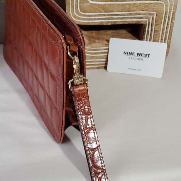 🏷Brand New Nine West Clutch - Picture 7 of 8